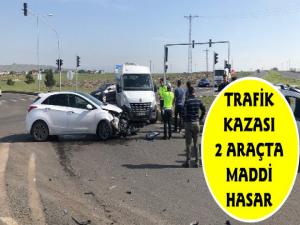 Digor Kavşağında Trafik Kazası 2 Araçta Maddi Hasar