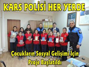 Kars Polisi 19 Okula Bin Kitap Dağıttı