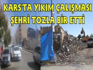 Karsta Bina Yıkımında Ortalık Toz Bulutu Oldu