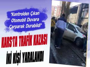 Kars'ta Kontrolden Çıkan Araç Duvara Çarptı 2 Yaralı