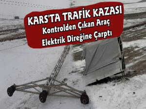 Kars'ta Kontrolden Çıkan Araç Elektrik Direğini Yıktı