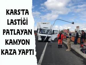 Kars'ta Lastiği Patlayan Kamyon Kaza Yaptı