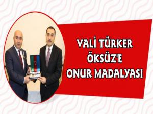 Kars Valisi Türker Öksüz'e Azerbaycan Cumhuriyeti'nden Onur Madalyası
