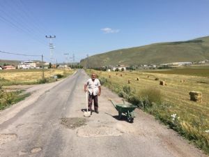 Ardahan'da Vatandaşlar Bozuk Yolları Onardı