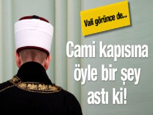 İmam Caminin Kapısına Öyle Bir Not Yazdı ki