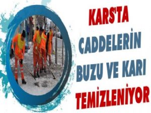 Kars'ta Kaldırım ve Caddeler Kar'dan Temizleniyor