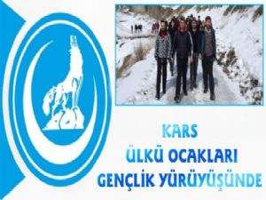 Kars'ta Ülkücü Gençlik 8 Km Yürüdü