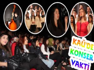 Kars'ta Üniversitesi Öğrencilerinden Konser