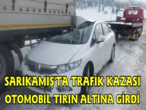 Sarıkamış'ta Trafik Kazası, Otomobil Tırın Altına Girdi