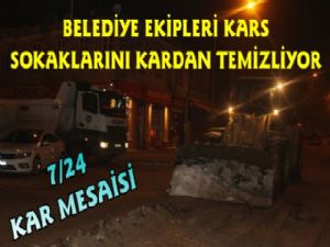 Kars Belediyesi Kars'ın Caddelerini Kardan Temizliyor