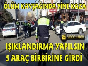 Kars'ta 5 Aracın Karıştığı Trafik Kazası