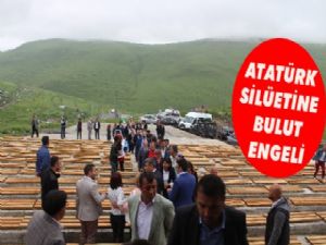 Ardahan'daki Atatürk silüetine bulut engeli