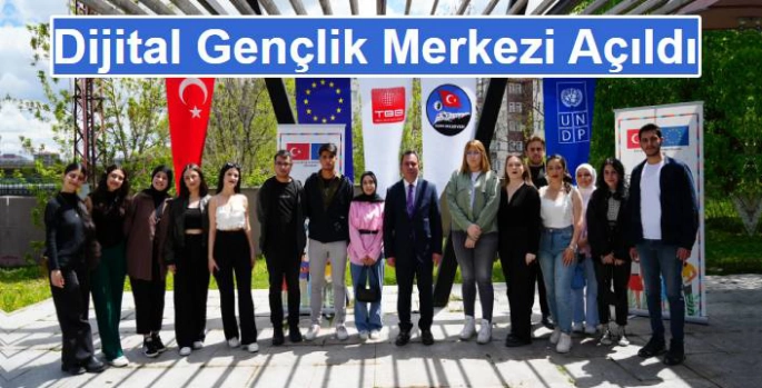 Kars Belediyesi'nde Dijital Gençlik Merkezi Açıldı: Gençler Dijital Geleceğe Hazırlanıyor