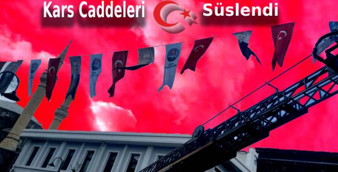 Kars Caddeleri Ay Yıldızla Süslendi