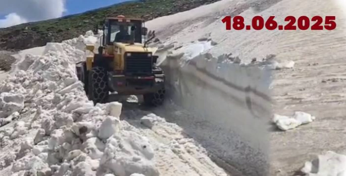 Kars'ta Haziran Ayında Karla Mücadele: Tuygun Köyü Yayla Yolu Açıldı