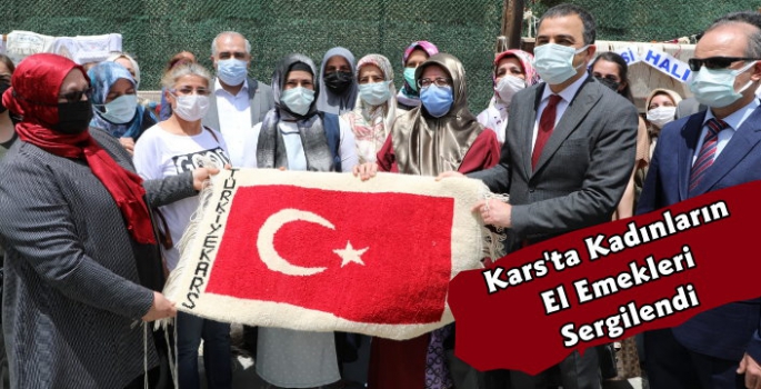 Kars'ta Kadınların El Emekleri Sergileniyor