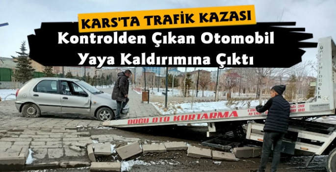 Kars'ta Kontrolden Çıkan Otomobil Yaya Kaldırımında Durabildi