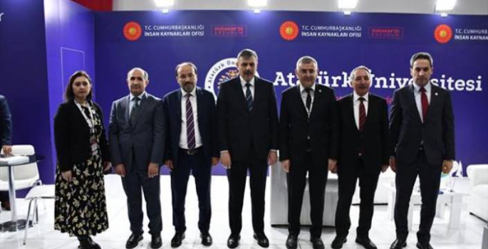Kuzeydoğu Anadolu Kariyer Fuarı'nda Kafkas Üniversitesi Rüzgarı